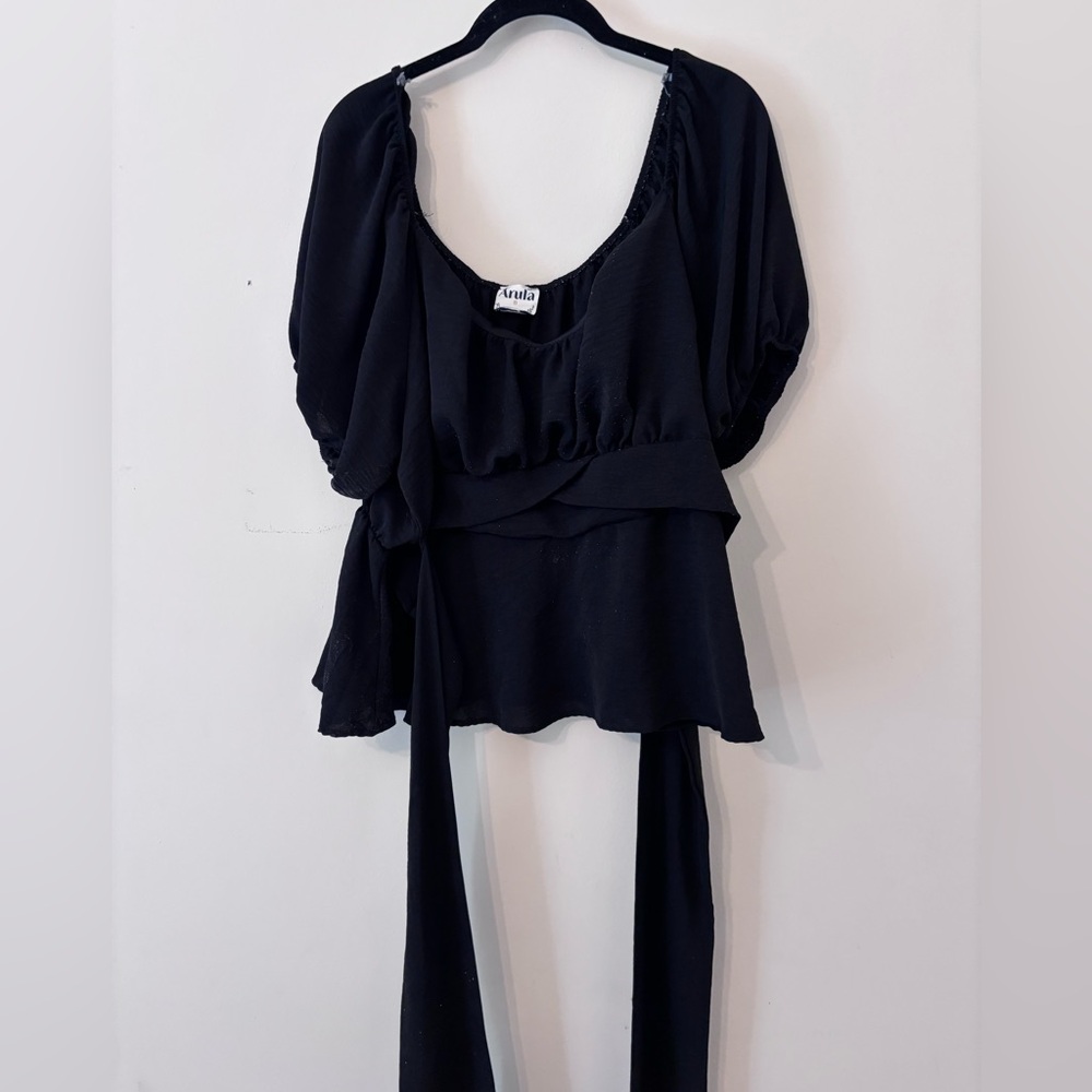 Arula Classic Black Top